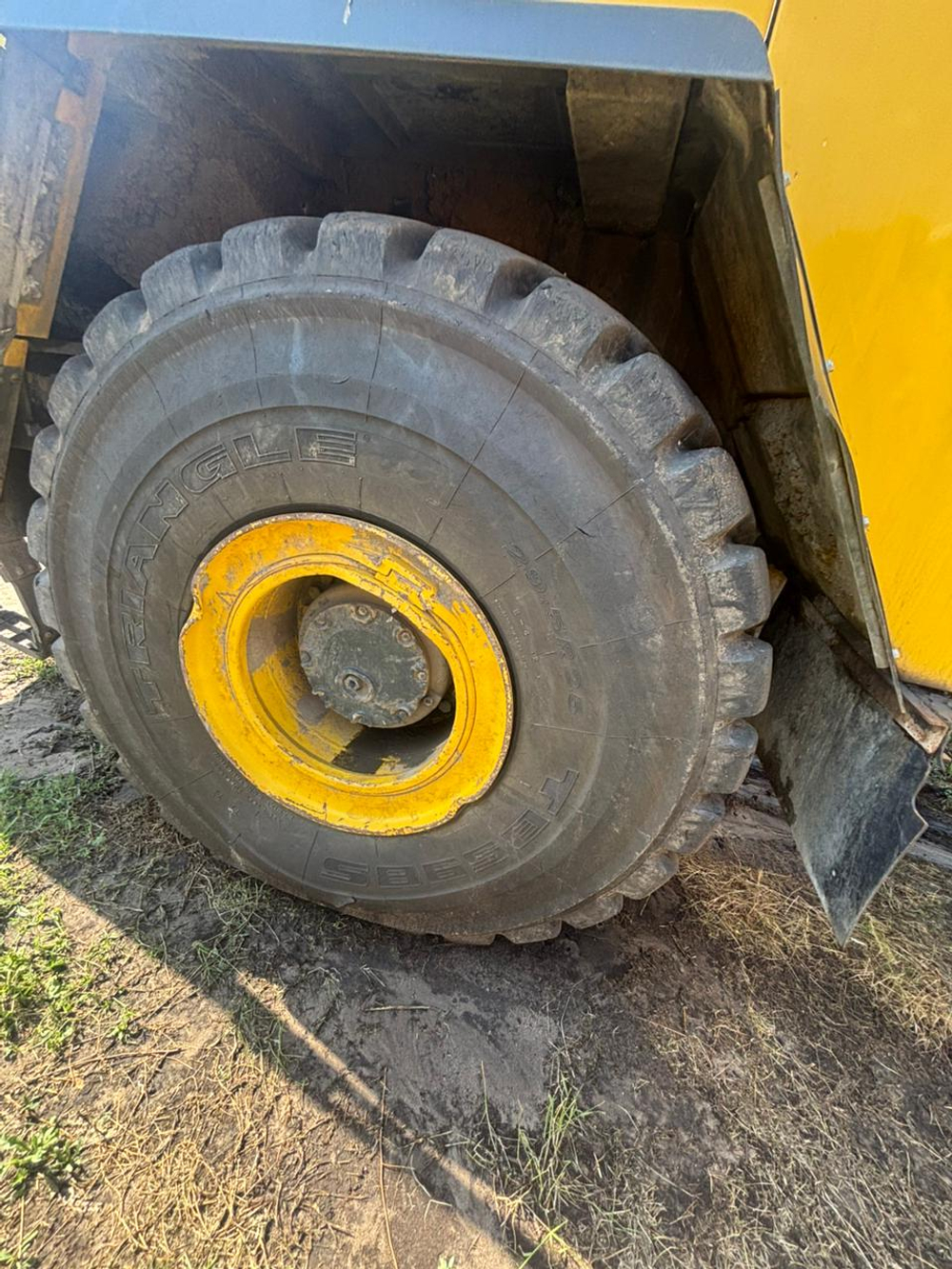 KOMATSU HM400* Шарнирно-сочленённый самосвал HM400-5 (Дизельный, 15,2 л, 480 л.с., АТ)