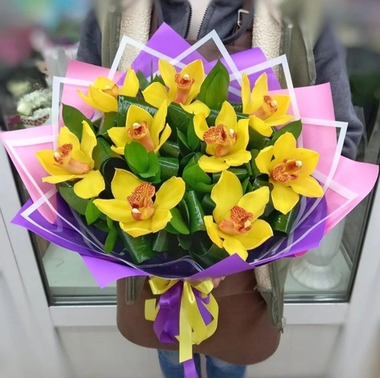 Букет из 9 желтых орхидей