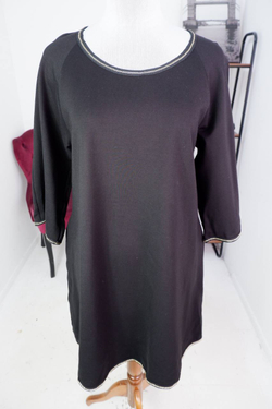 Платье Lucky Move практичное, визуально на 48 размер, новое