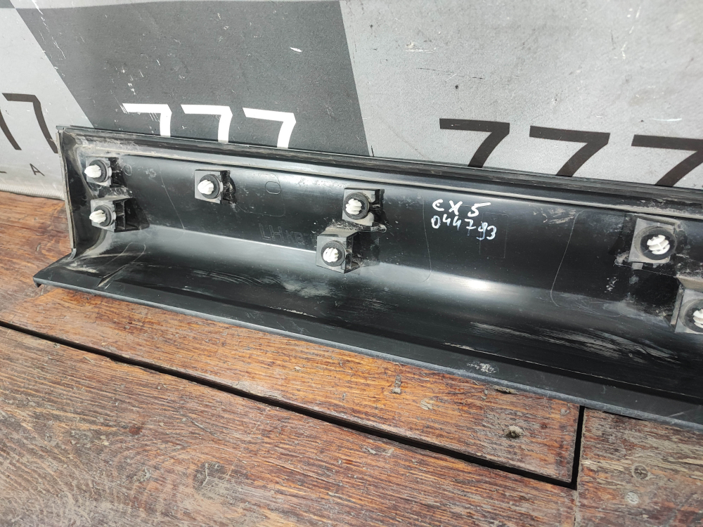 Накладка двери передней левой Mazda CX-5 2 (KF) 17-нв Б/У Оригинал KB7W51RB0E