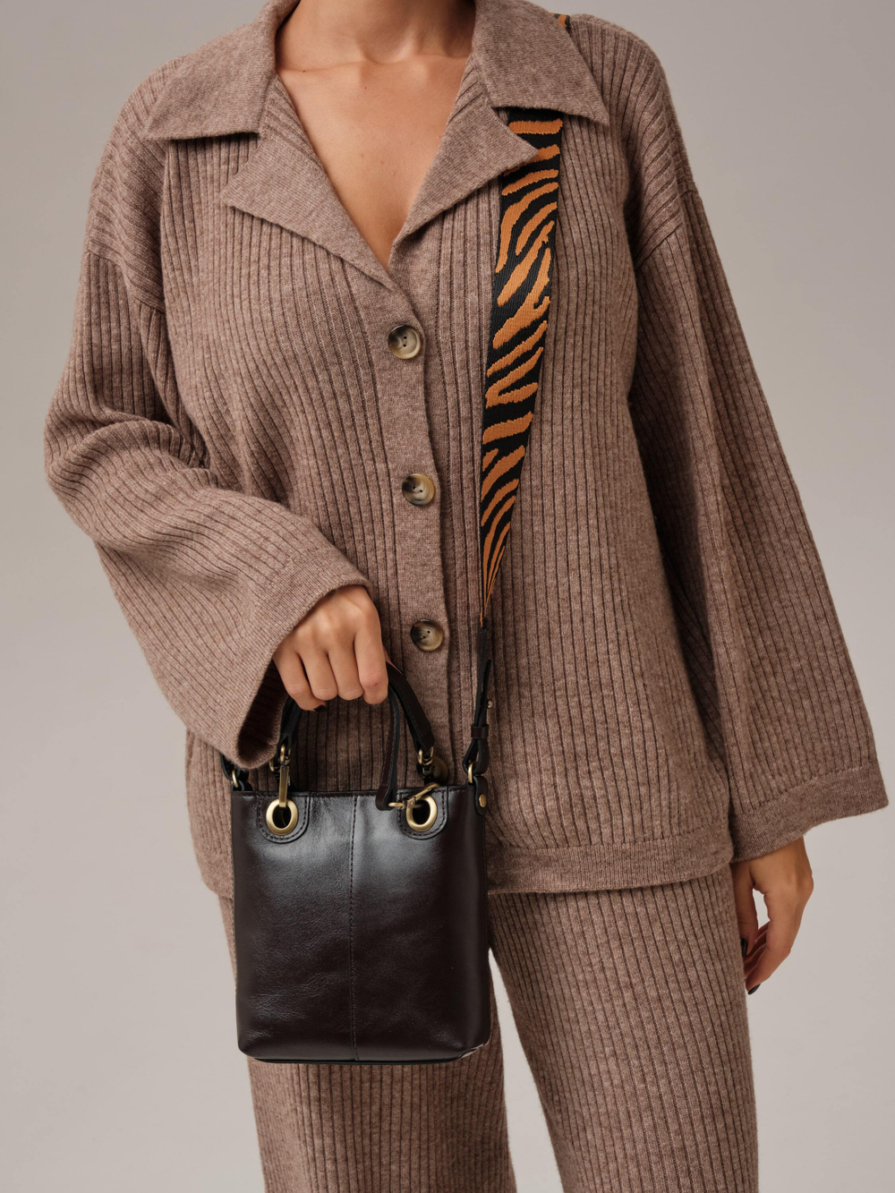 Сумка кожаная кросс-боди Deboro 30347 шоколад/фиджи