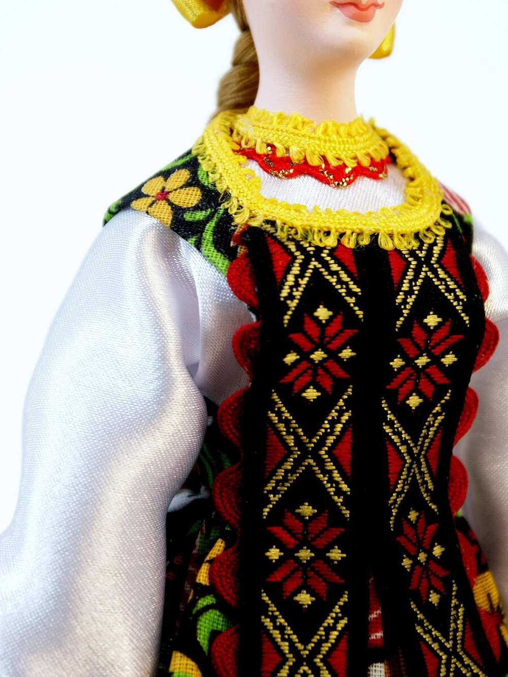 Кукла коллекционная в Девичьем праздничном костюме в ситцевом сарафане