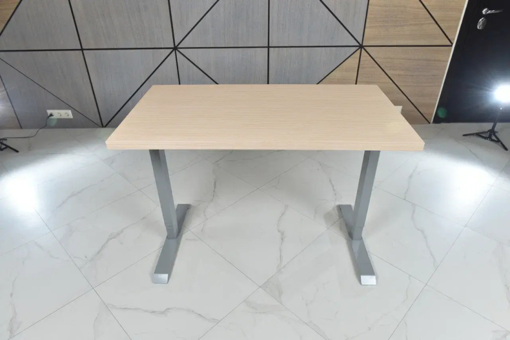 Регулируемый компьютерный стол Bazalt с регулировкой по высоте — столешница МДФ Дуб беленый