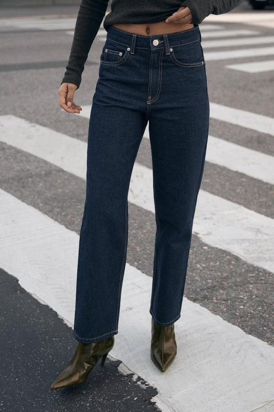 ZARA ДЖИНСЫ TRF MOM FIT С ВЫСОКОЙ ПОСАДКОЙ, ТЕМНЫЙ ИНДИГО