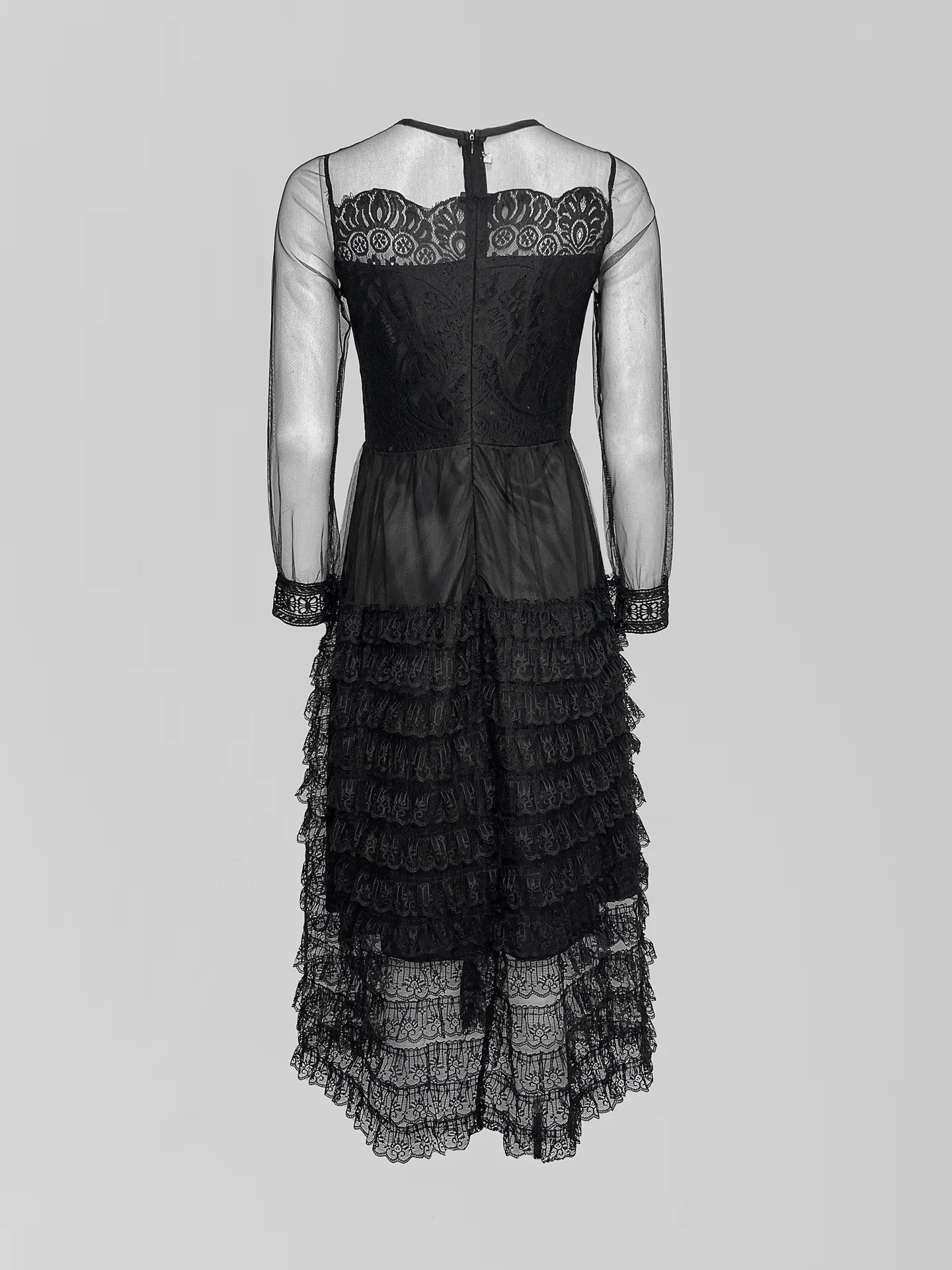 Платье длинное с отделкой кружевом и прозрачными рукавами на молнии сзади