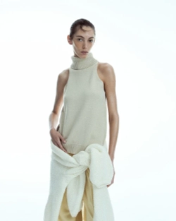 Топ с горлом Крем