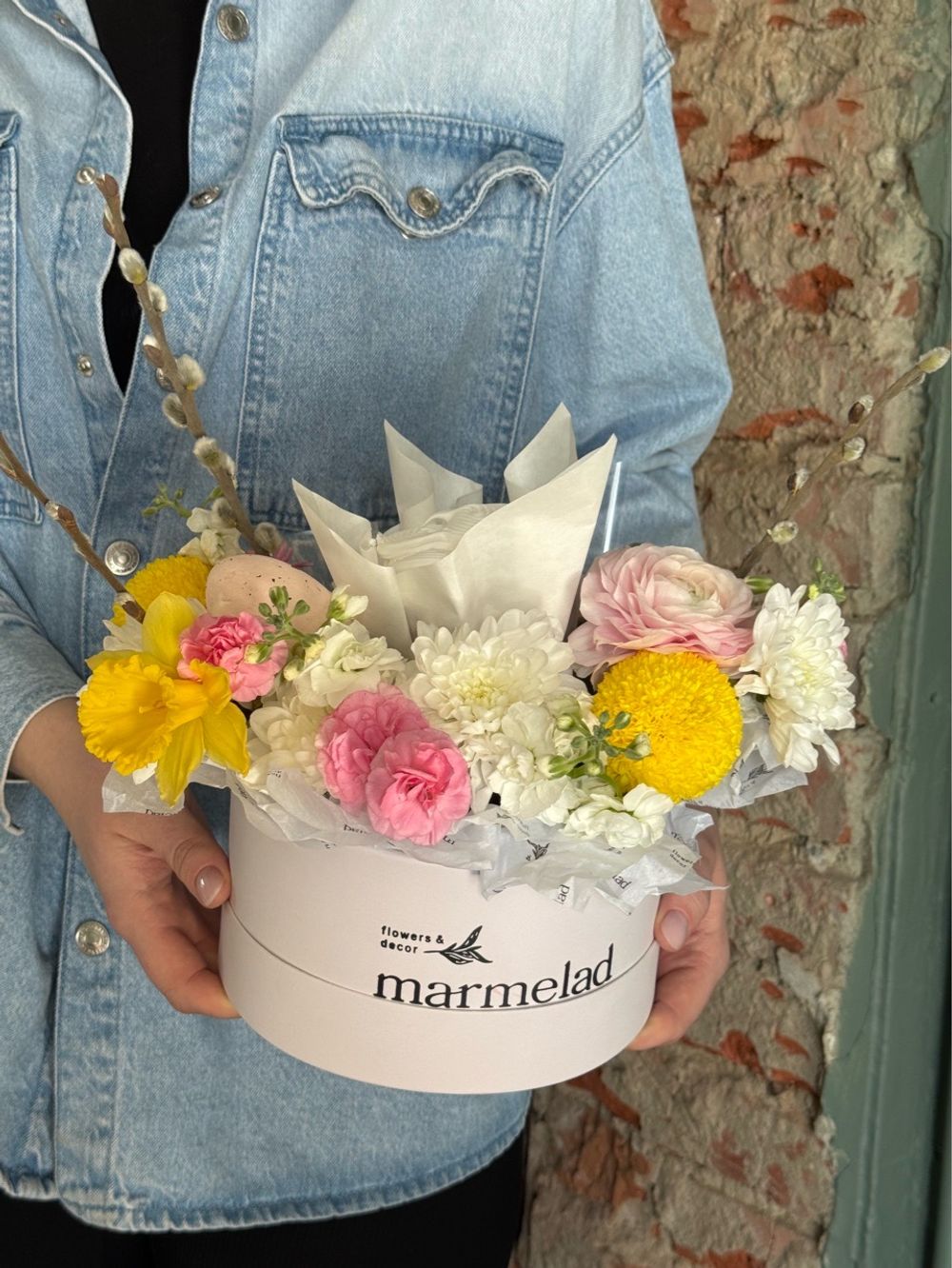 Композиция в коробке с куличем 150гр.