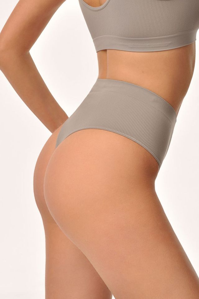 Трусы стринги из мягкой эластичной микрофибры в рубчик