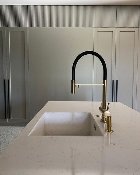 Смеситель OMOIKIRI Kanto-PVD-LG(арт.4994014)