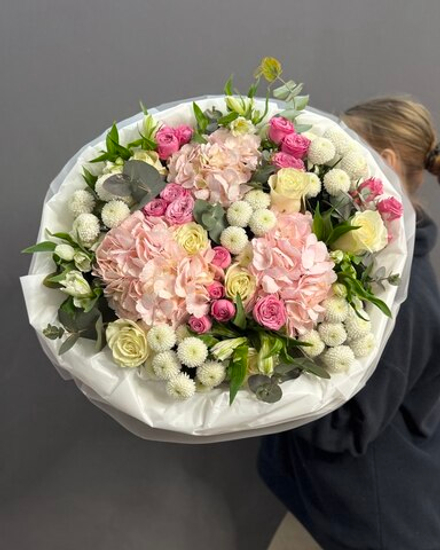 Авторский букет с розовыми гортензиями