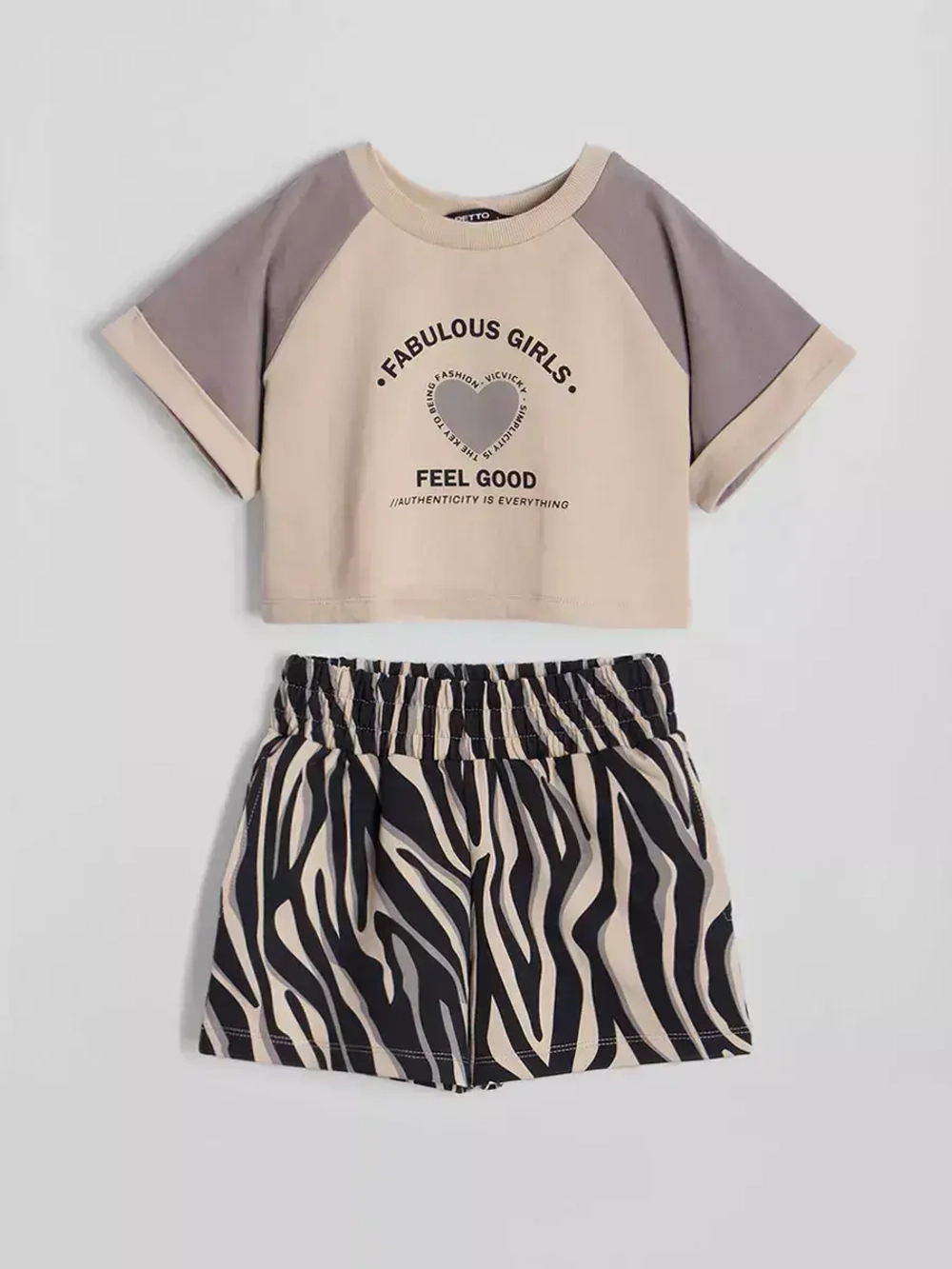 Костюм детский футболка и шорты в сад