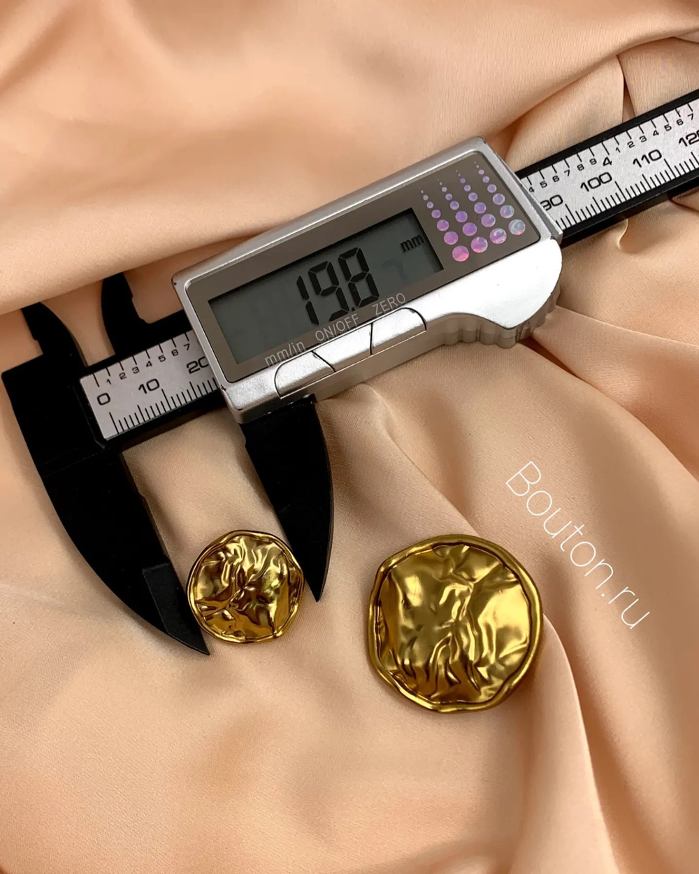 Пуговицы бронзовые на ножке мятый металл