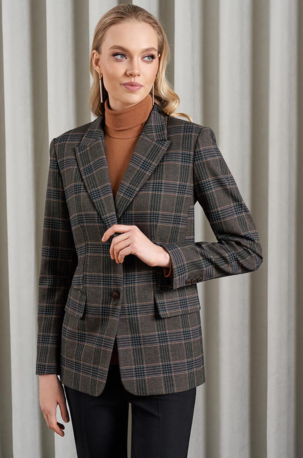 1852 Жакет женский (коричнево-зеленая клетка)