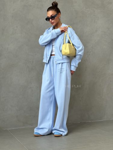 Голубой костюм с вышивкой