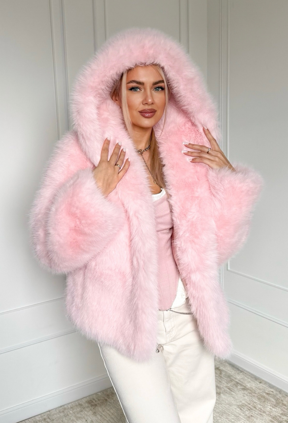 Пушистая Эко - шубка с капюшоном в розовом цвете длина 60см