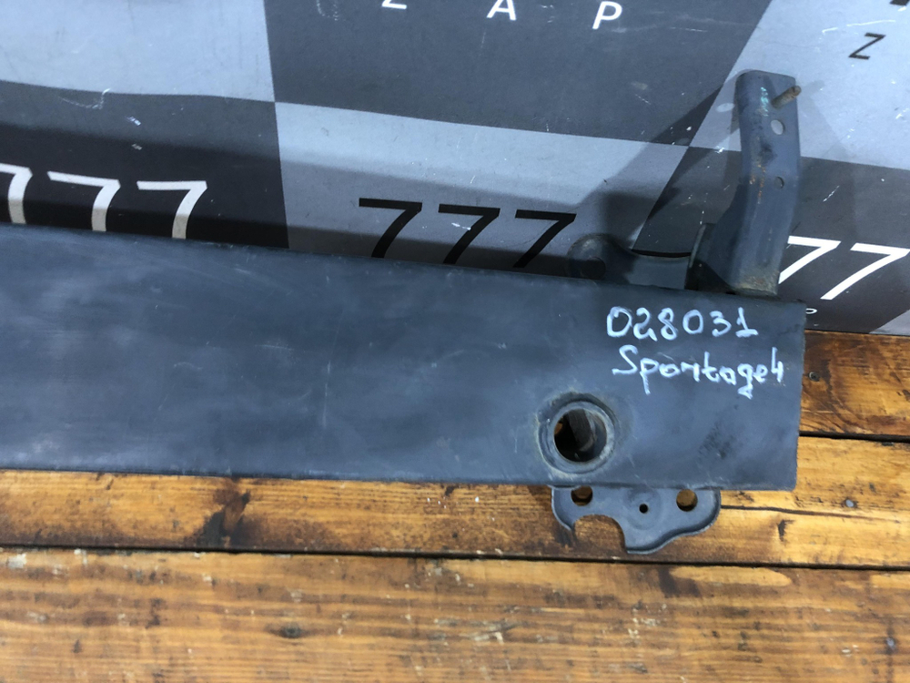 Усилитель переднего бампера Kia Sportage 4 (QL) 16-22 Б/У Оригинал 64900F1000