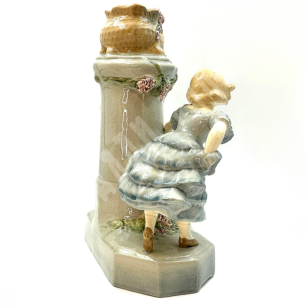 Ваза с танцующими девочками. Керамика, глазурь, ручная роспись. Вена?,  Австро-Венгрия. Нач. ХХ в.