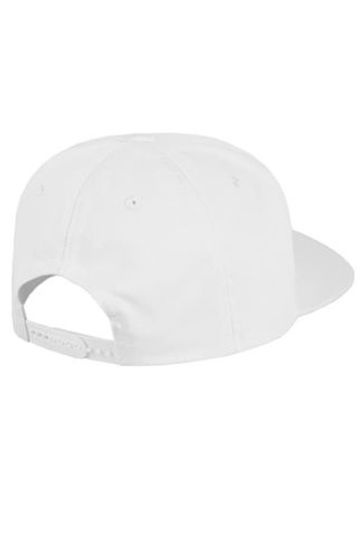 Бейсболка белая с прямым козырьком и застежкой сзади