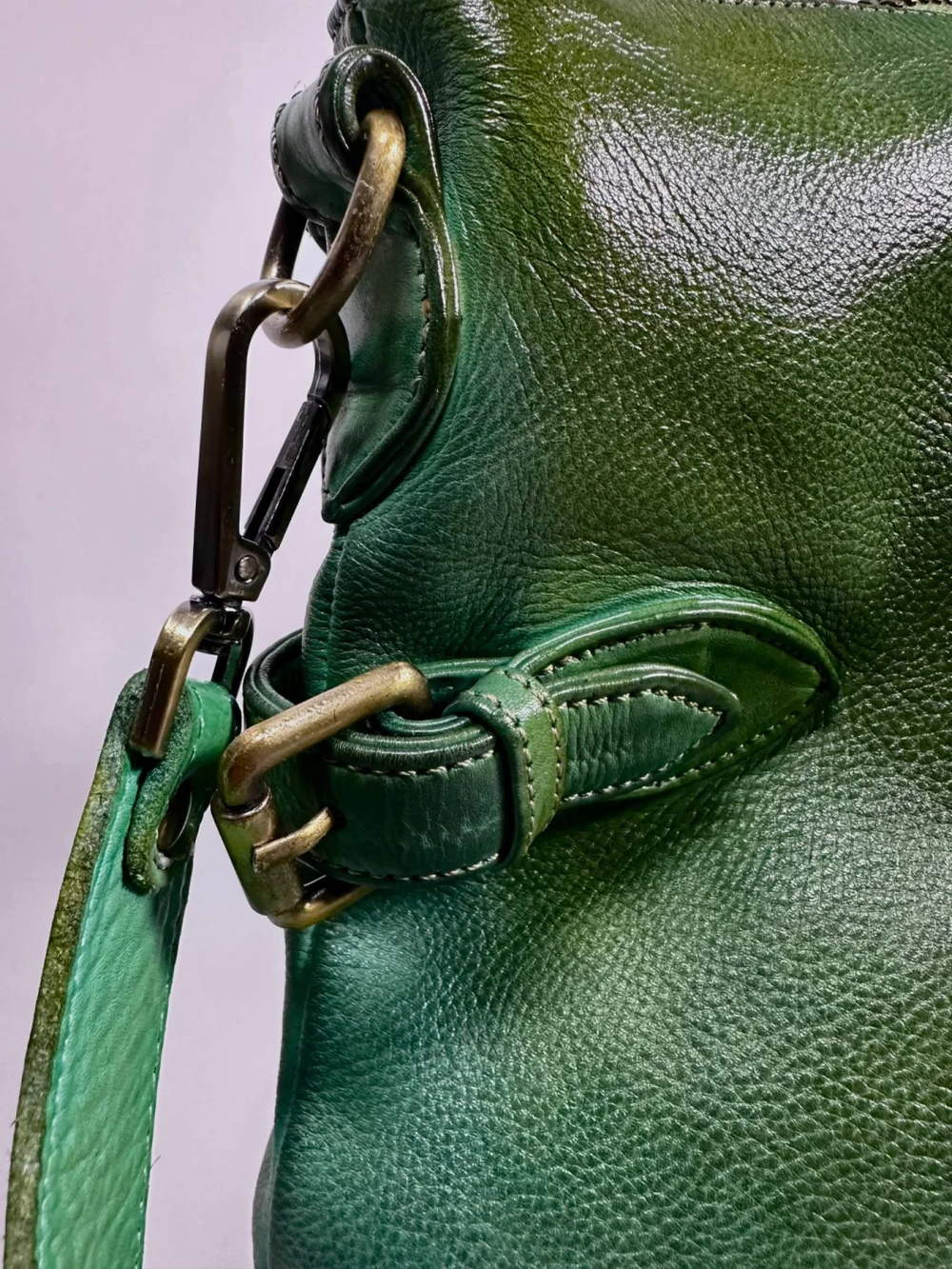 Женская премиальная изумрудно-зеленая сумка из натуральной кожи "Венеция"