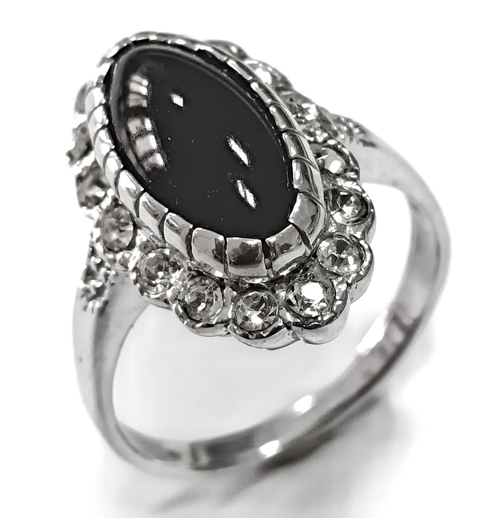 Ювелирное кольцо из серебра,вставка оникс,фианиты