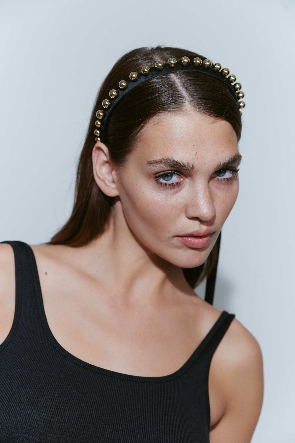 Ободок-чокер с мелкими шарами