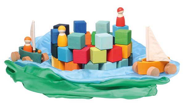 Как играть с ребенком в деревянные кубики?