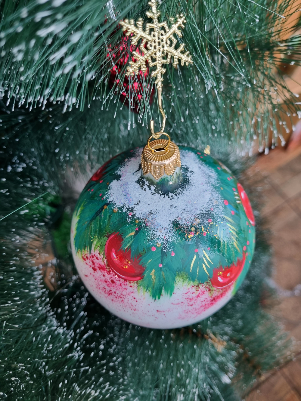 Шар стеклянный  "котик на ёлке" ручная роспись