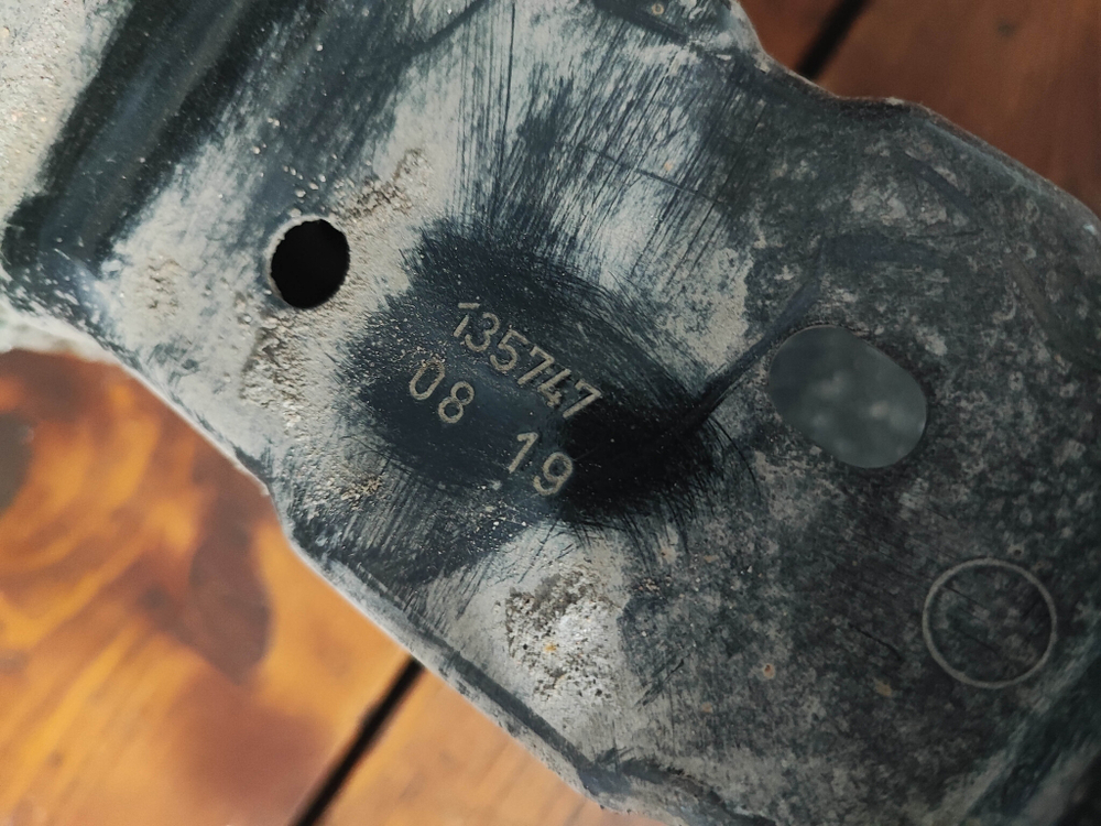 Усилитель заднего бампера Skoda Octavia 3 (A7) 13-20 Б/У Оригинал 5E5807305