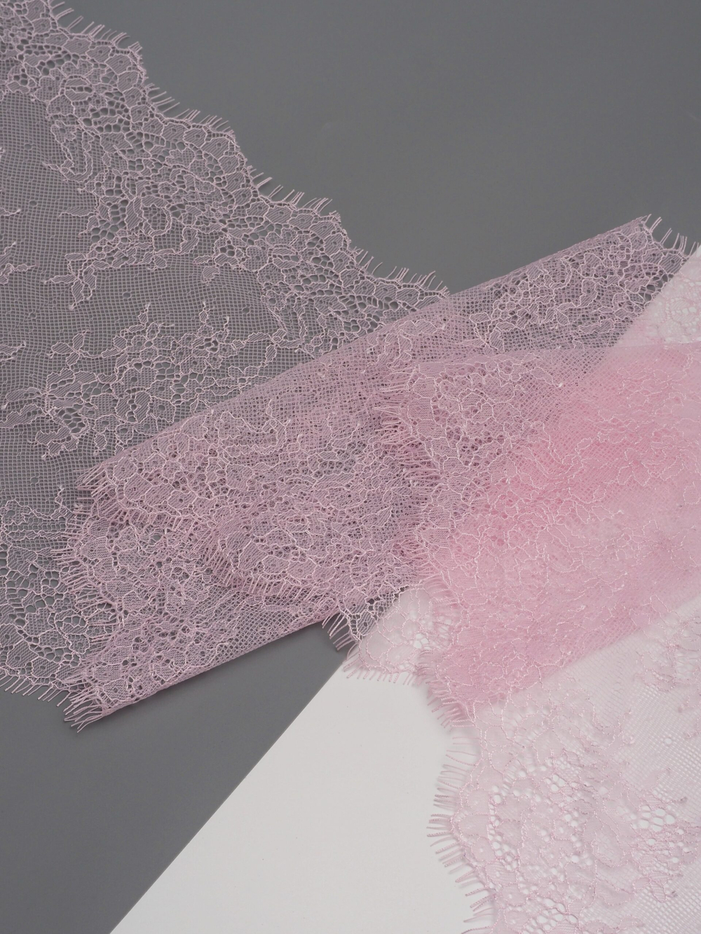 Кружево шантильи нежно-розовое неэластичное ширина 22 см купон 2.9 м