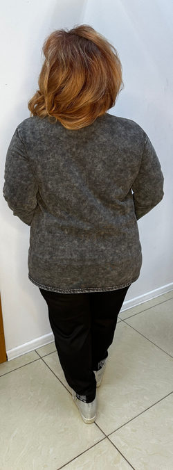 Серый джинсовый жакет-бомбер