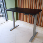 Регулируемый компьютерный стол Motor UP с регулировкой по высоте — столешница МДФ черный