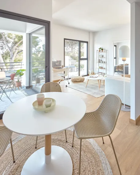 Диван-кровать Tanit белый с ножками из массива бука с натуральной отделкой 210 см