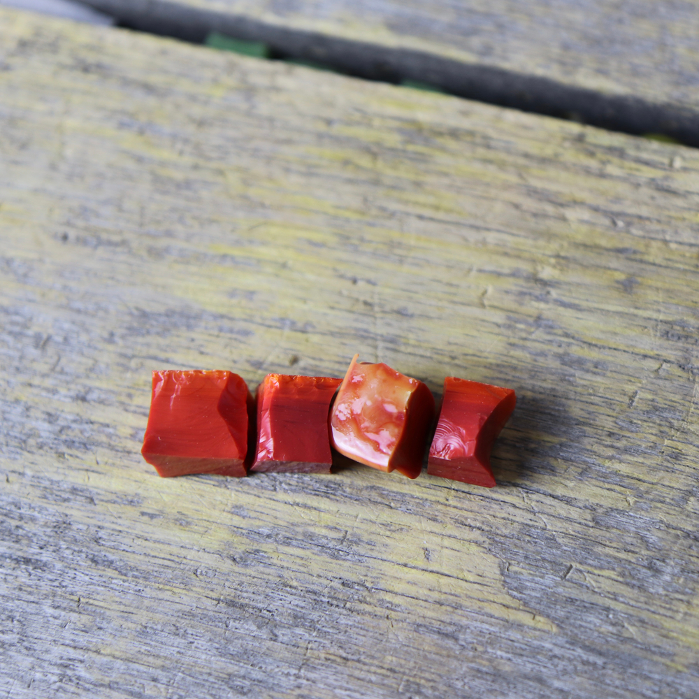 Смальта красных цветов