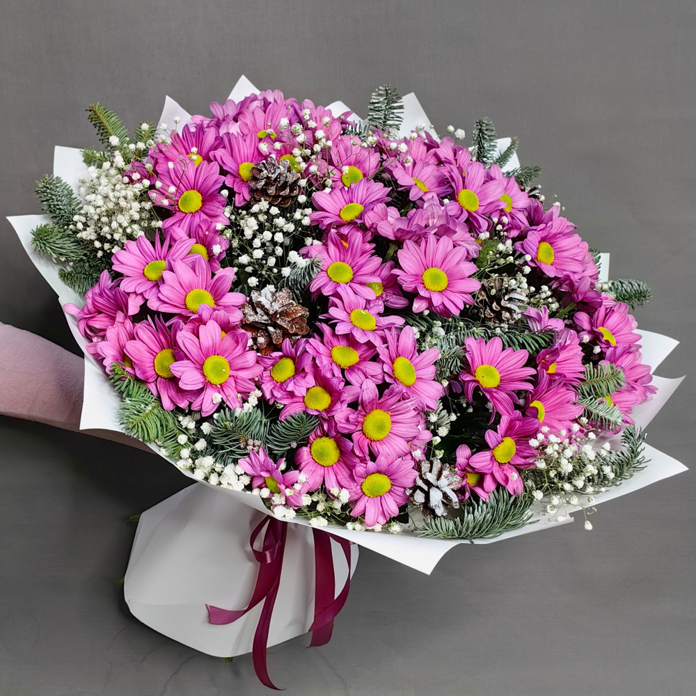 Букет из 9 кустовых хризантем с веточками нобилиса