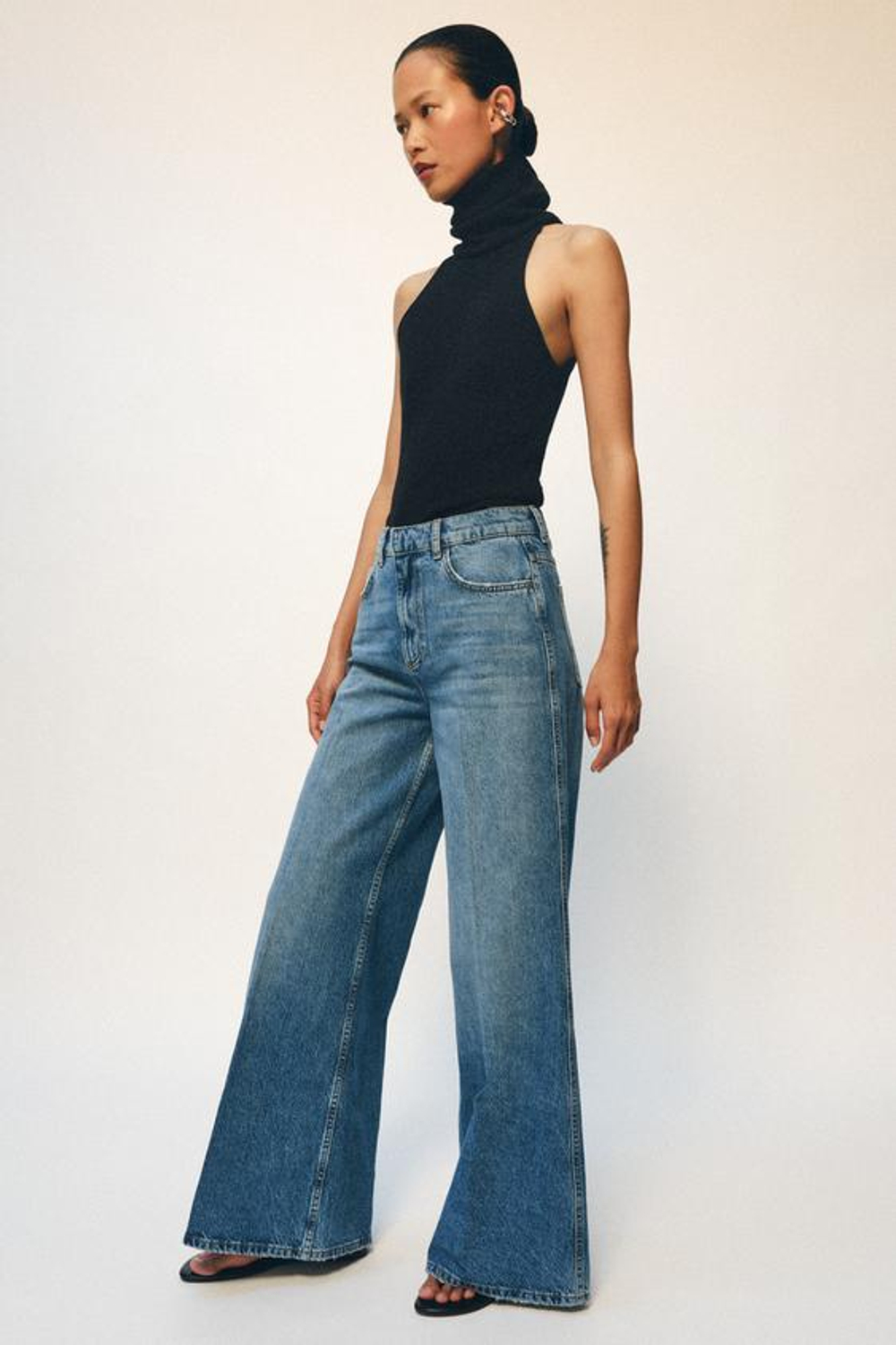 ZARA ДЖИНСЫ ZW COLLECTION FLARE С ВЫСОКОЙ ПОСАДКОЙ, ВЫЦВЕТШИЙ СИНИЙ