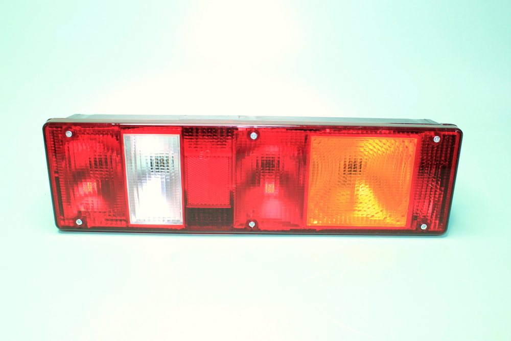 Фонарь задний КамАЗ,МАЗ б/л, байонетный разъём сзади, правый /7462.3716-04/