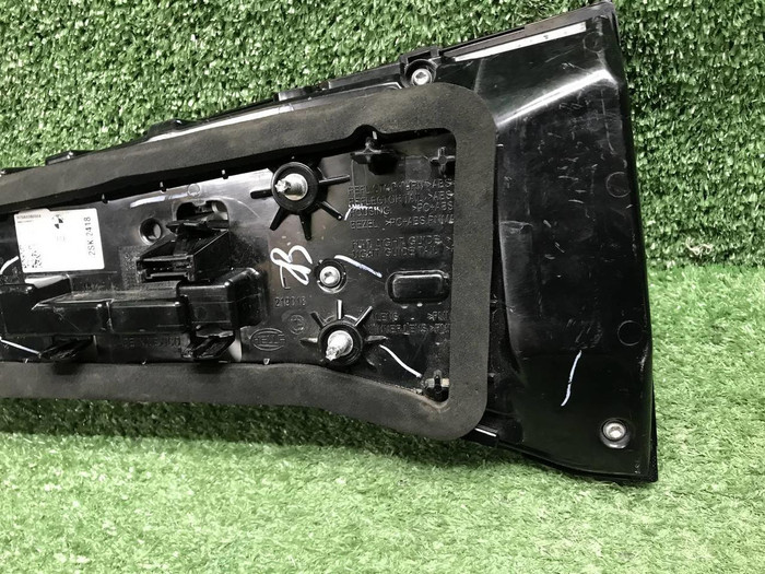 Фонарь левый внутренний BMW X5 G05 (2018-2023)