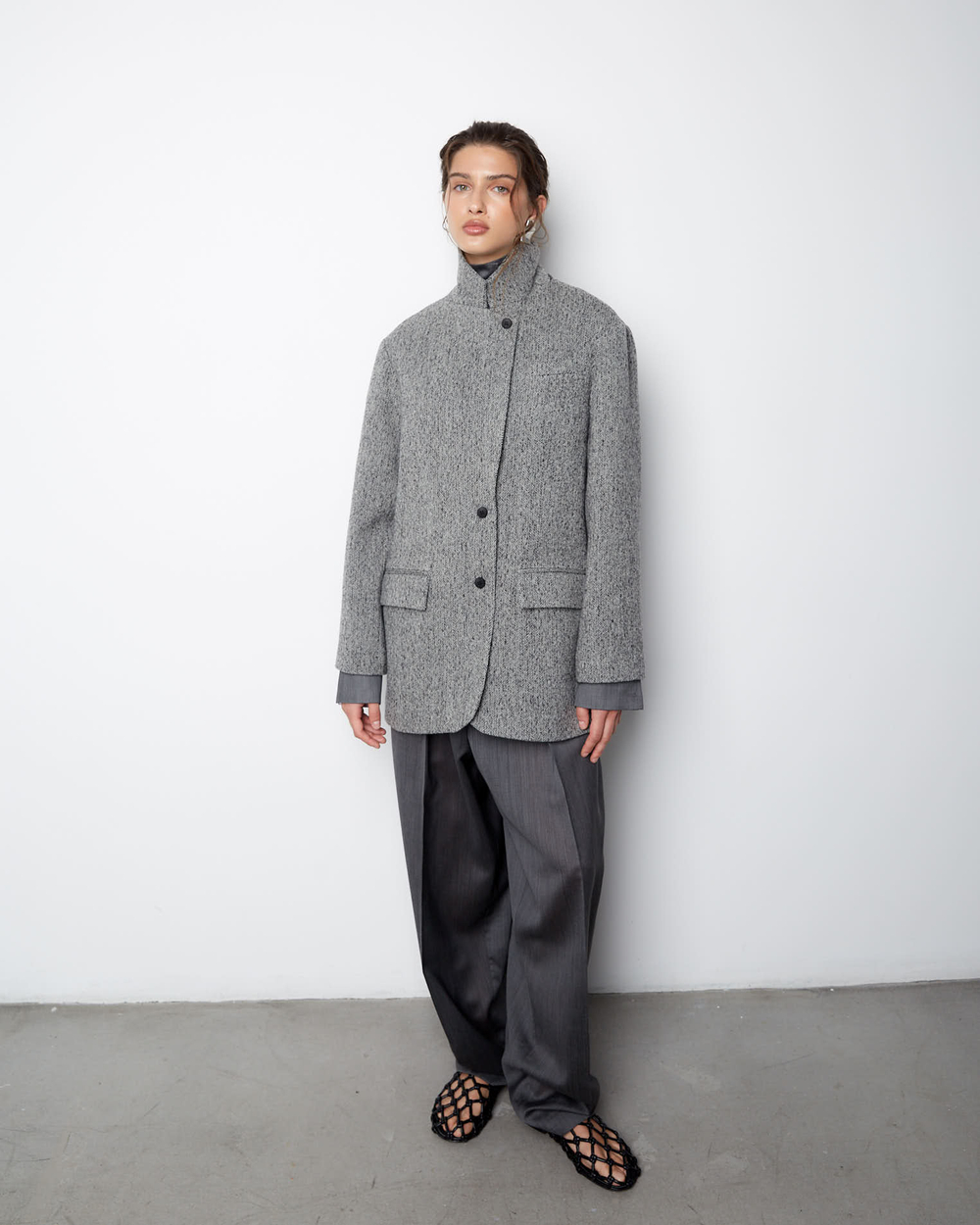Пальто-жакет из шерсти елочка серый