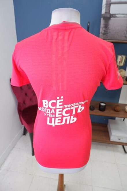 Футболка Adidas яркая 40 размер