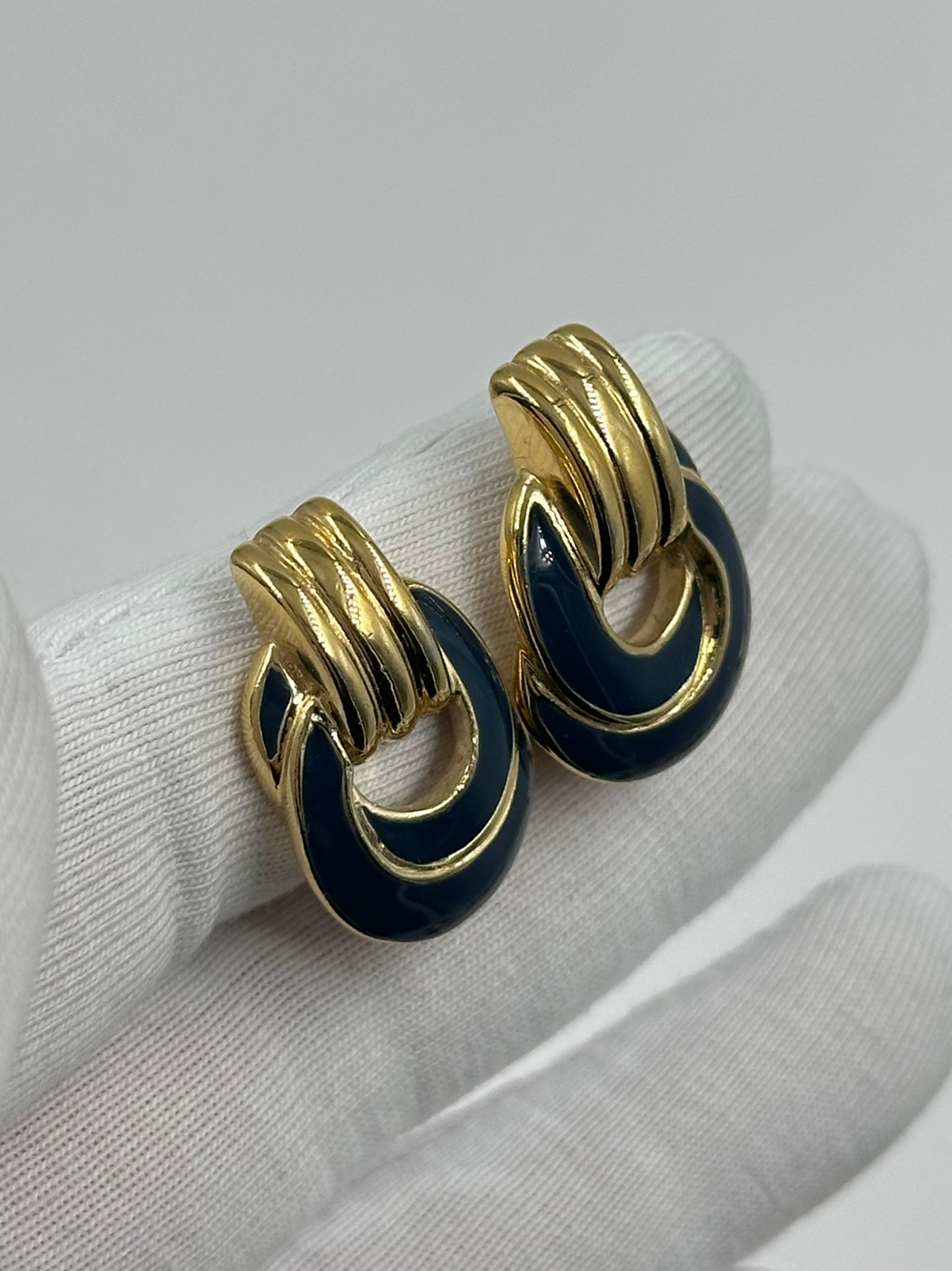 Клипсы с тёмно-синей эмалью Trifari