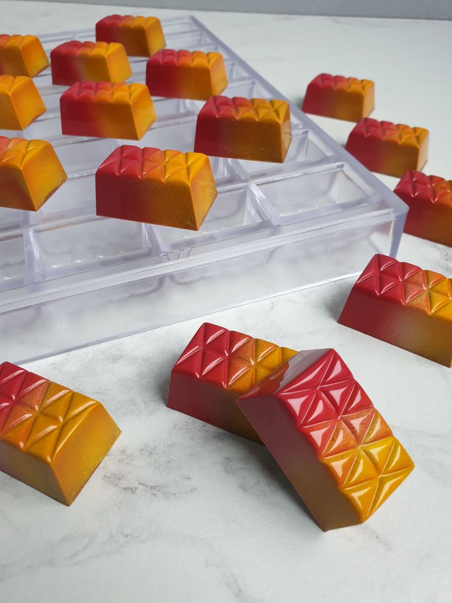 377 | Форма для шоколадных изделий (275*175 мм)