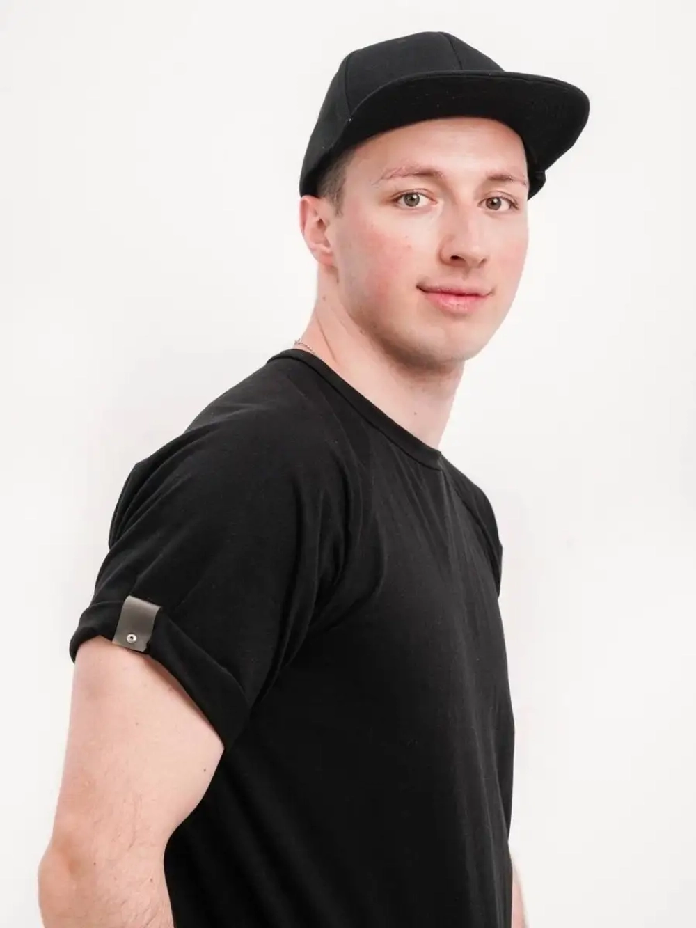 бейсболка с прямым козырьком