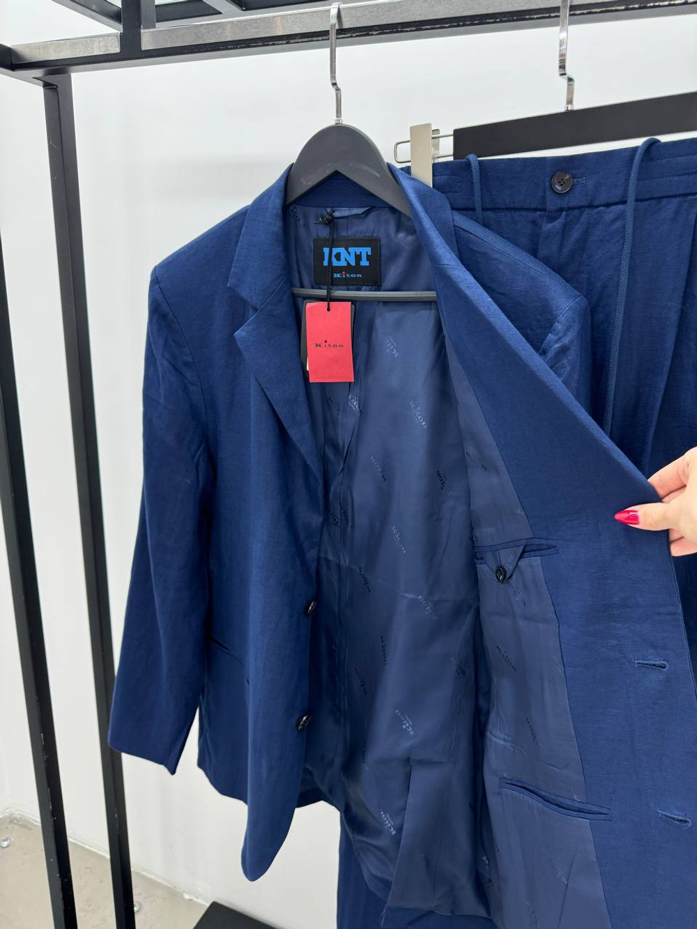 Льняной костюм Kiton
