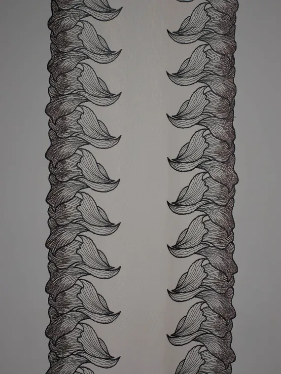 05-176 Вышивка на неэл. сетке 25 см, бежевый 775 /черный 170 /золото