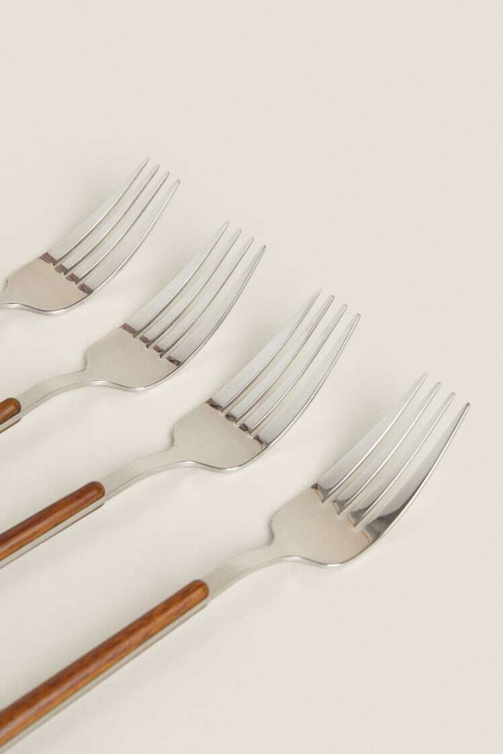 ZARA HOME НАБОР ВИЛОК С КРУГЛОЙ РУЧКОЙ И ДЕТАЛЯМИ ИЗ 4 ПРЕДМЕТОВ, ТЕМНО-КОРИЧНЕВЫЙ