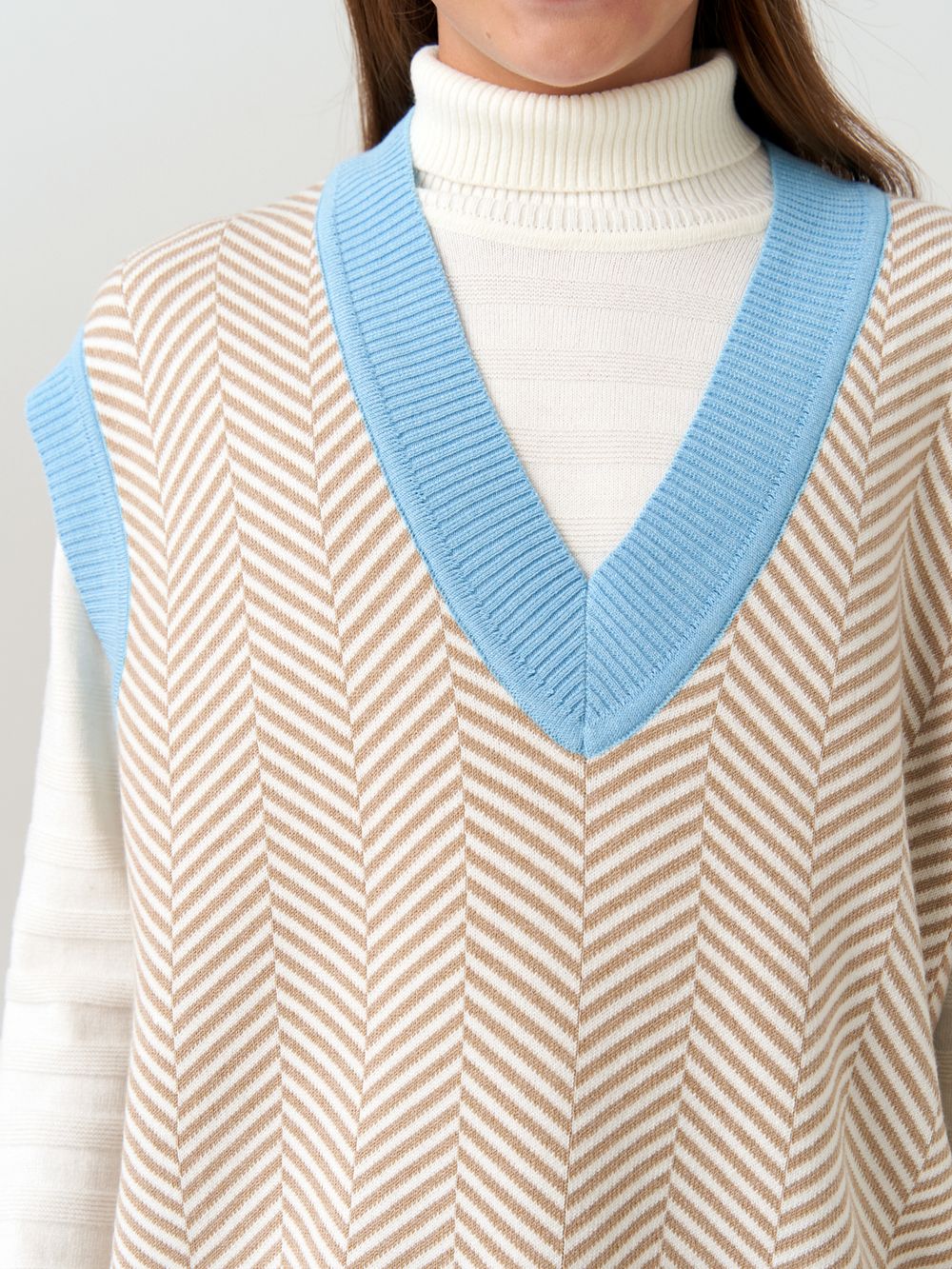 Жилетка для девочки в школу AT953 темно-бежевый