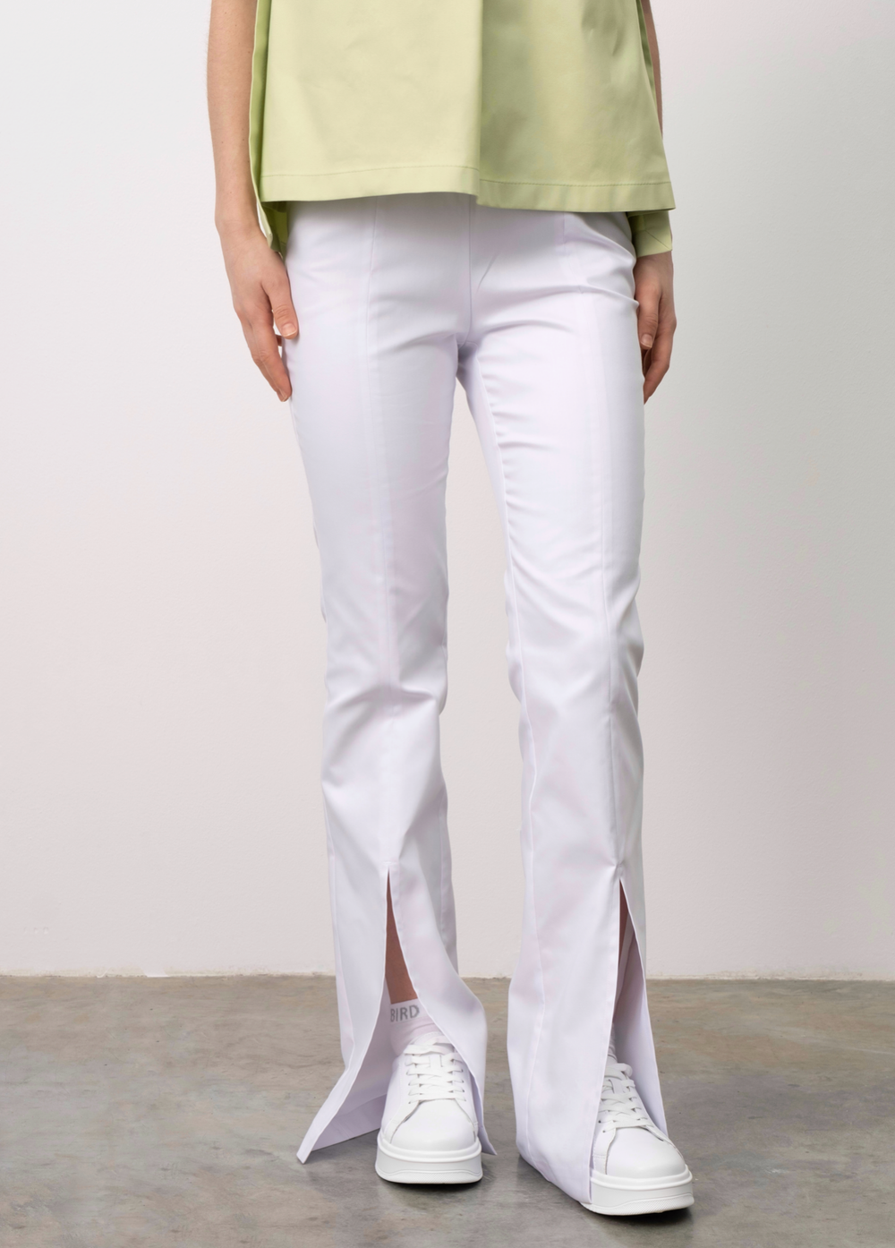 Брюки-клеш с разрезом