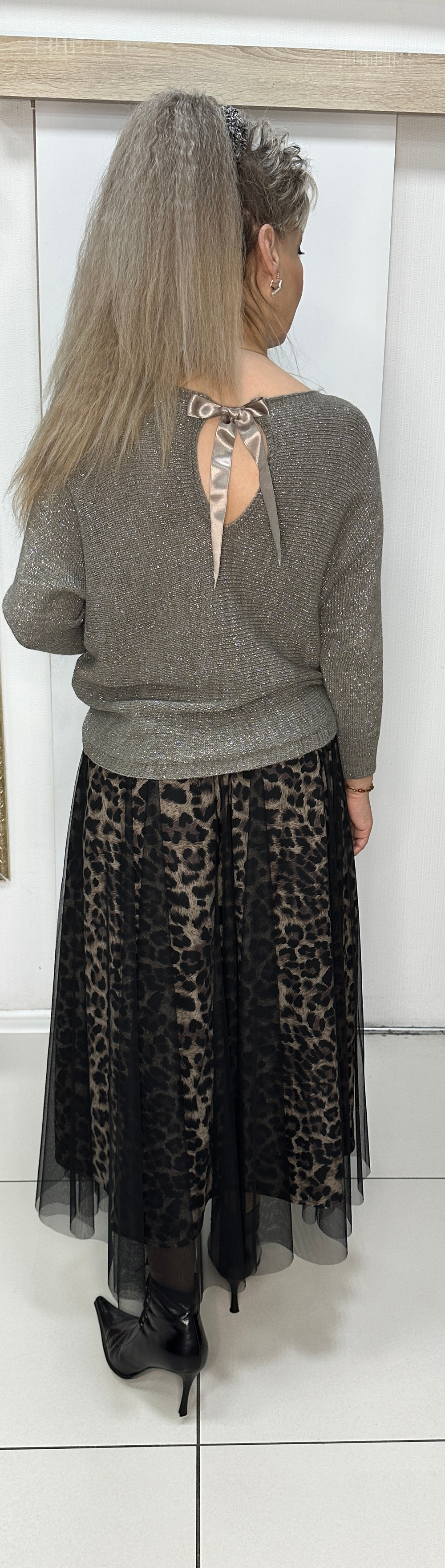 Нарядный блузон с люрексом и атласным бантом