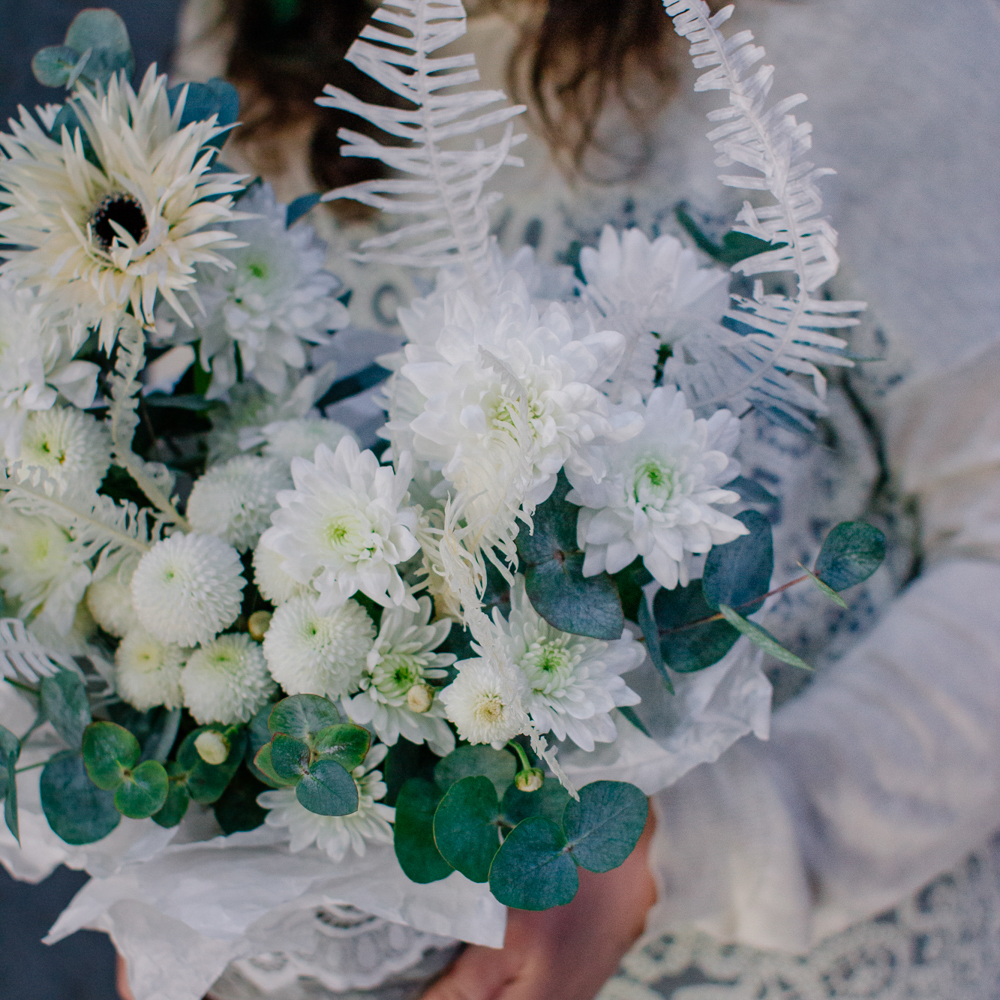 117. Кружевная светлая корзинка с гермини