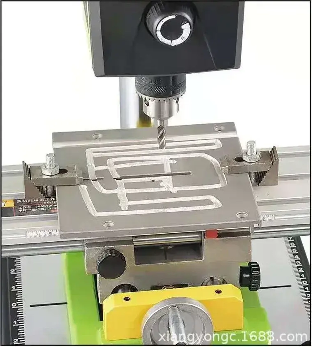 Станок сверлильный настольный BG-518801 для широкого спектра материалов, 200-2500 об/мин, 800 Вт, трехкулачковый патрон, стационарная дрель